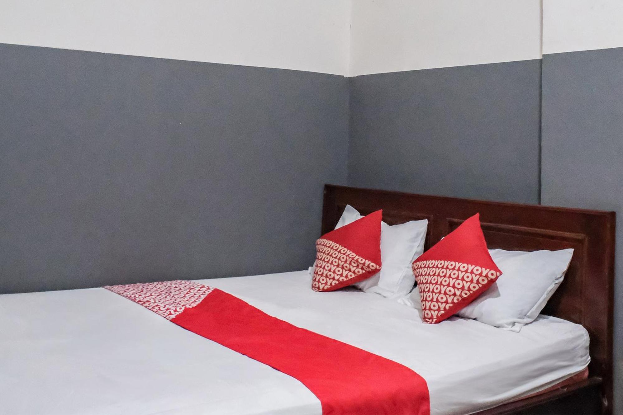 Oyo 93117 Penginapan Tiga Dara Jayapura Exterior foto