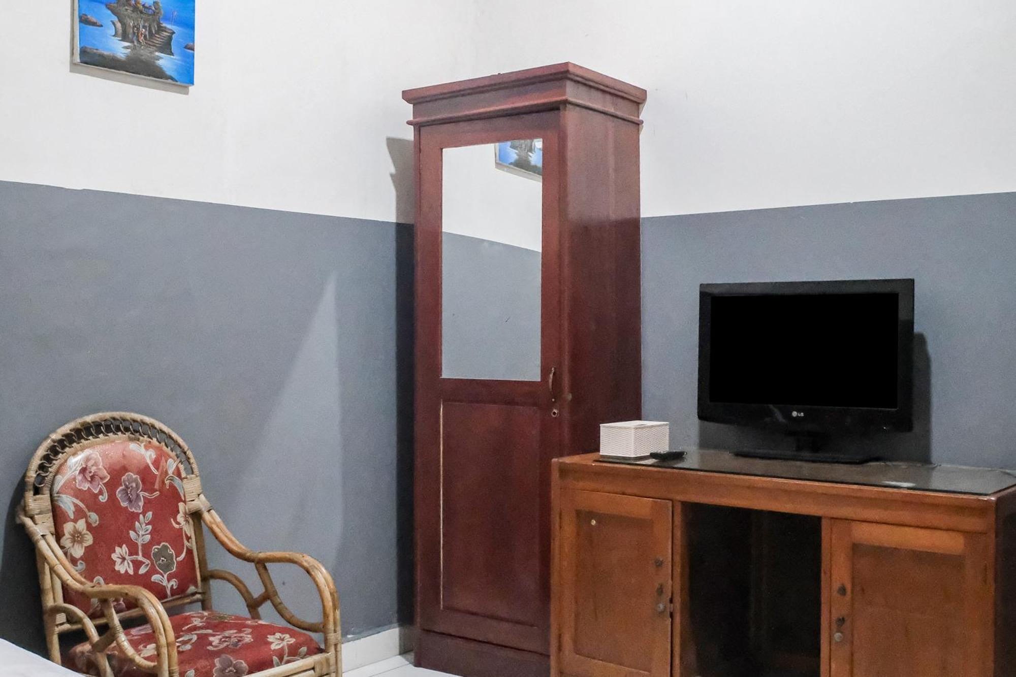 Oyo 93117 Penginapan Tiga Dara Jayapura Exterior foto